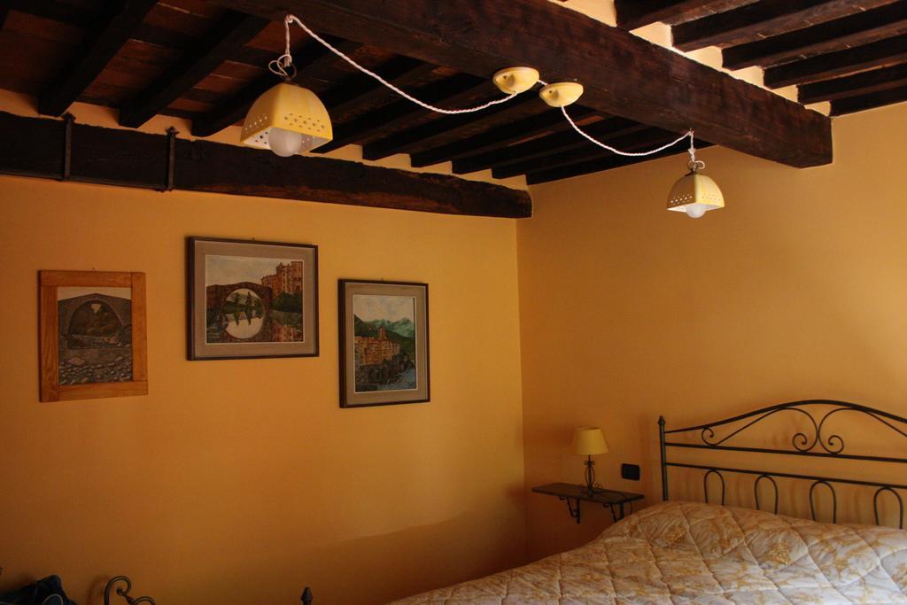 Bed and Breakfast La Collina Dei Franchi Camporgiano Zimmer foto